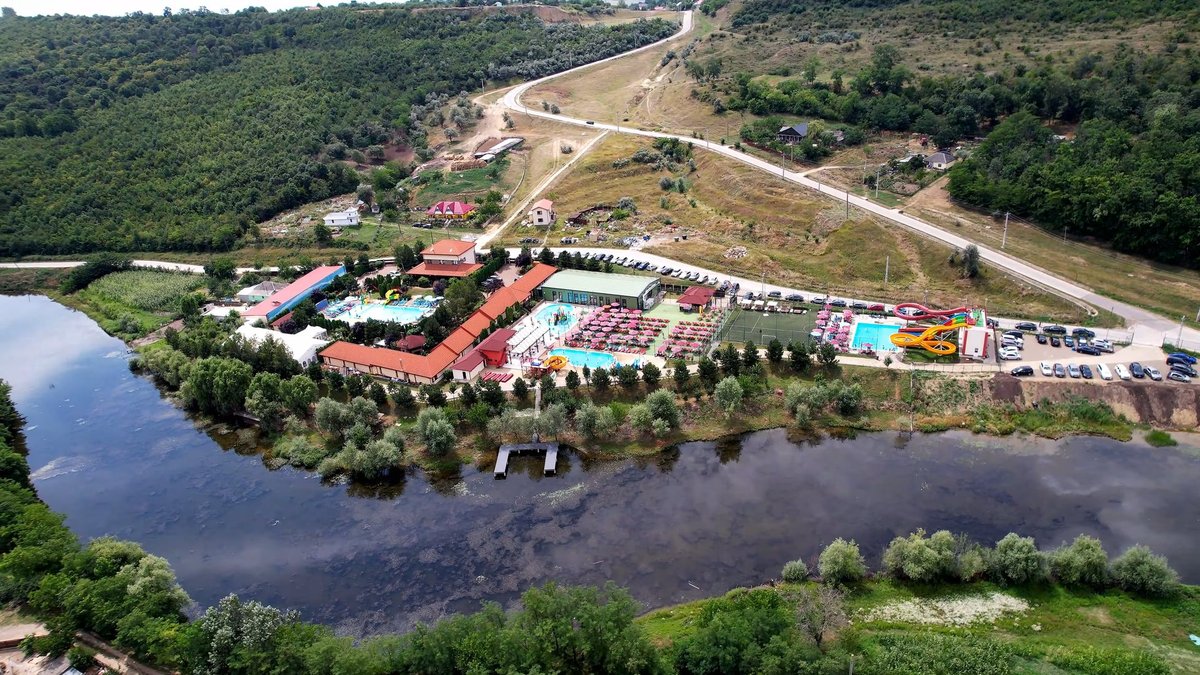 Filmare aeriană cu drona — Aqua Party Victoria Iași văzut de sus, video de ELY BASS